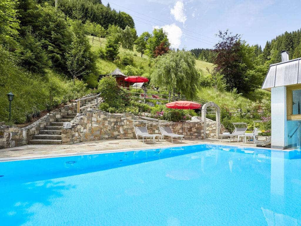 Außenpool im Hotel Mitterwirt