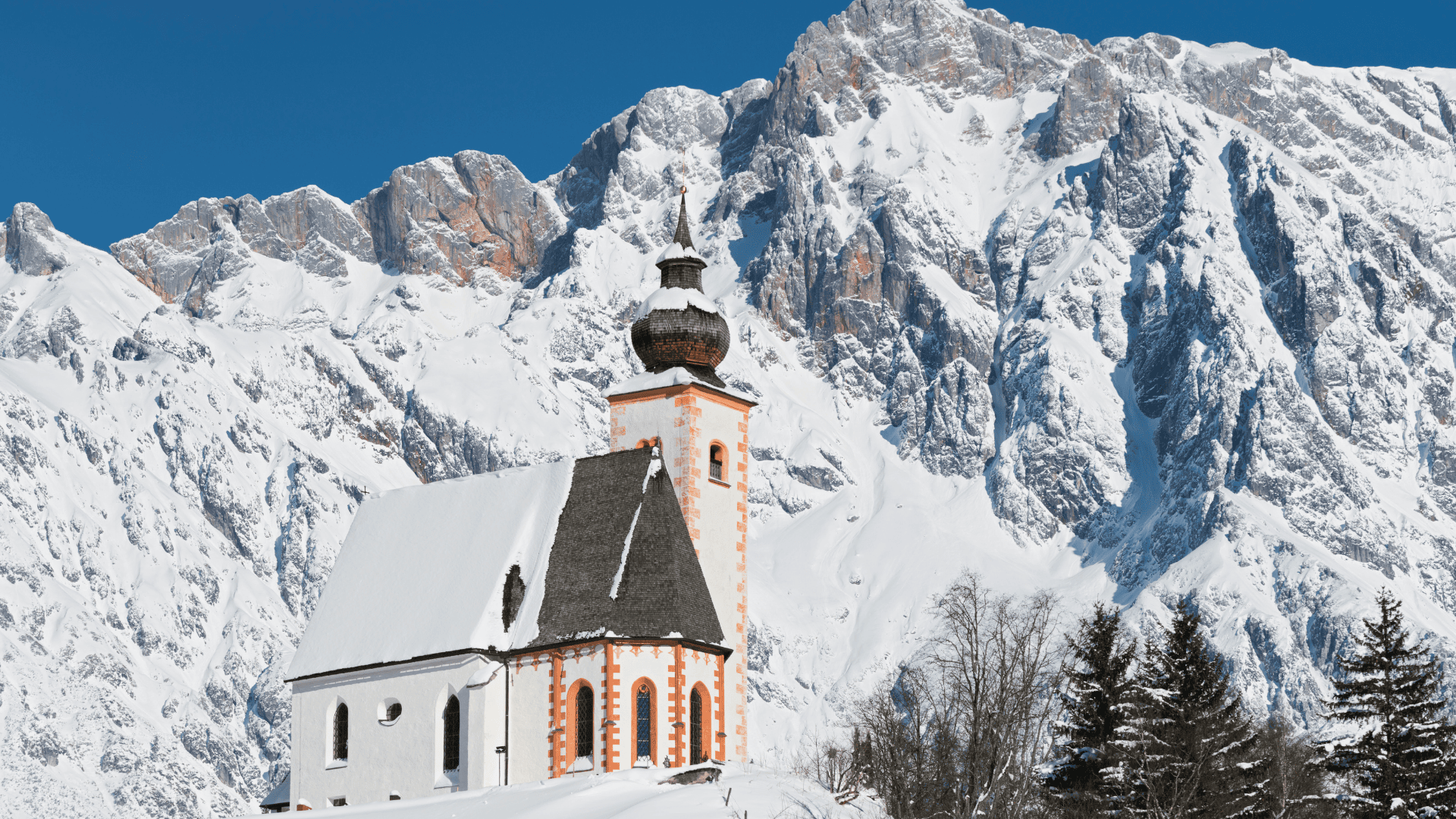 Hochkönig im Winter mit Kirche